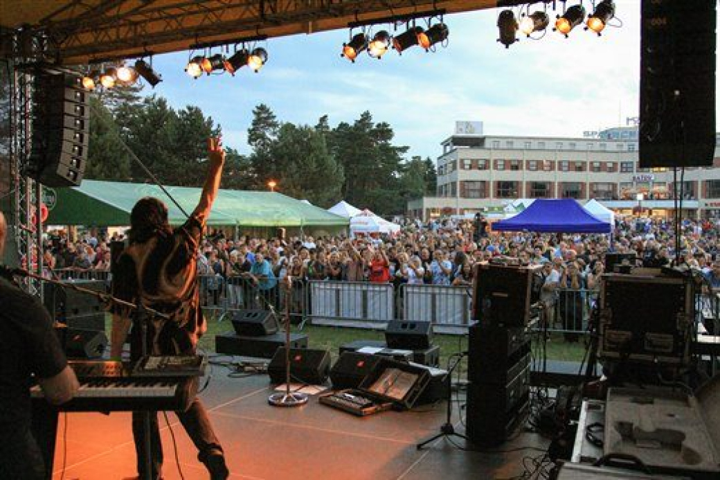 Lenny, Sebastian i roztančené koupaliště. Otrokovické letní slavnosti nabídnou program pro všechny generace
