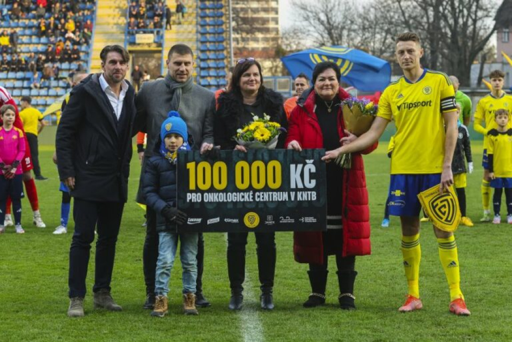 Ševci podpořili zlínskou onkologii 100 tisíci! Šek předali před zápasem s Hradcem 