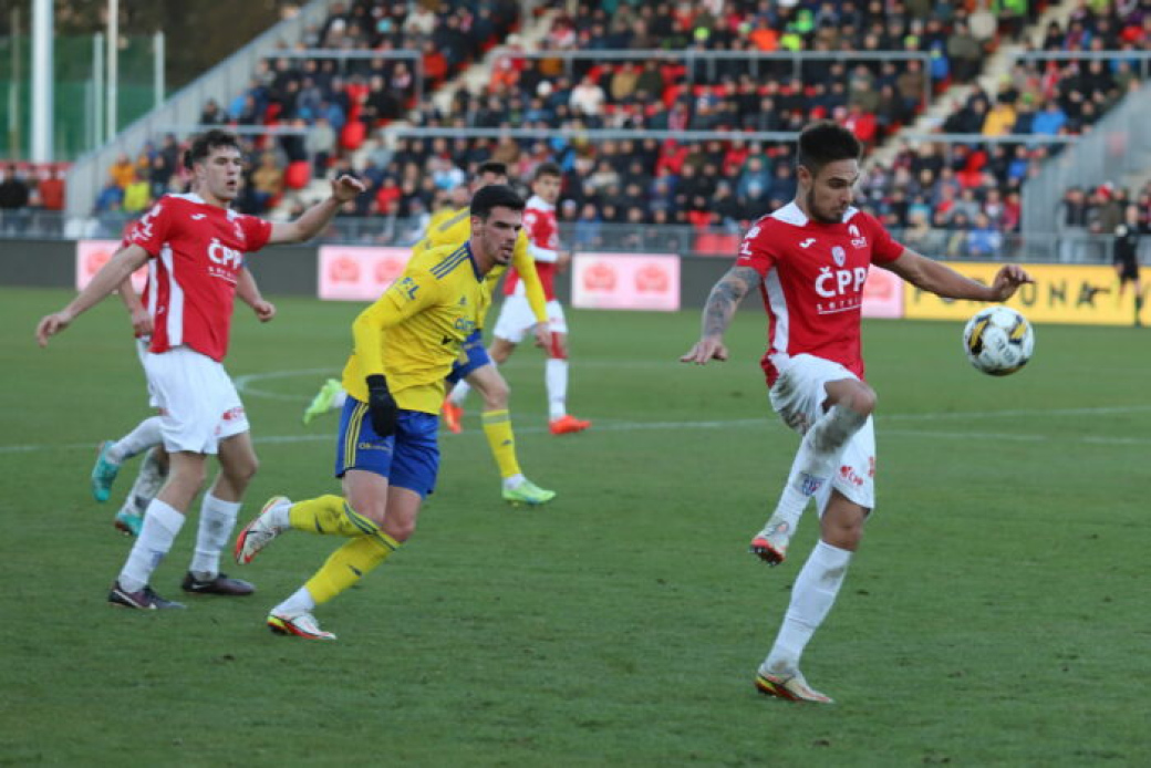 Slovácko zdolalo mistrovskou Plzeň, Zlín pod Vrbou poprvé prohrál