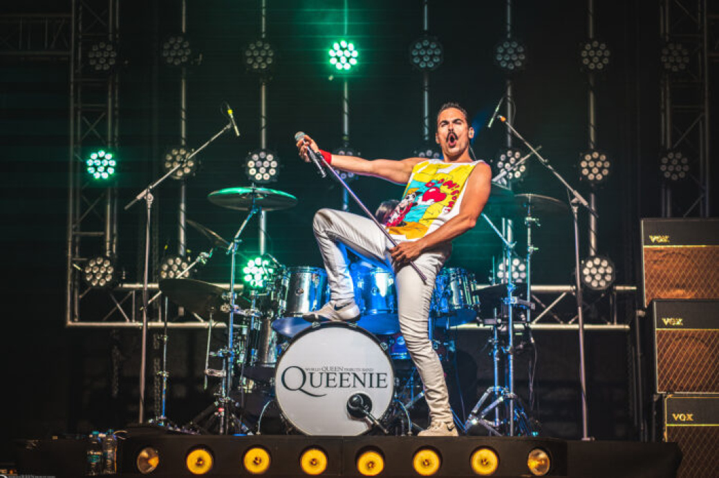 Slovácké léto odpálí show kapely Queenie. Premiéru budou mít šipky