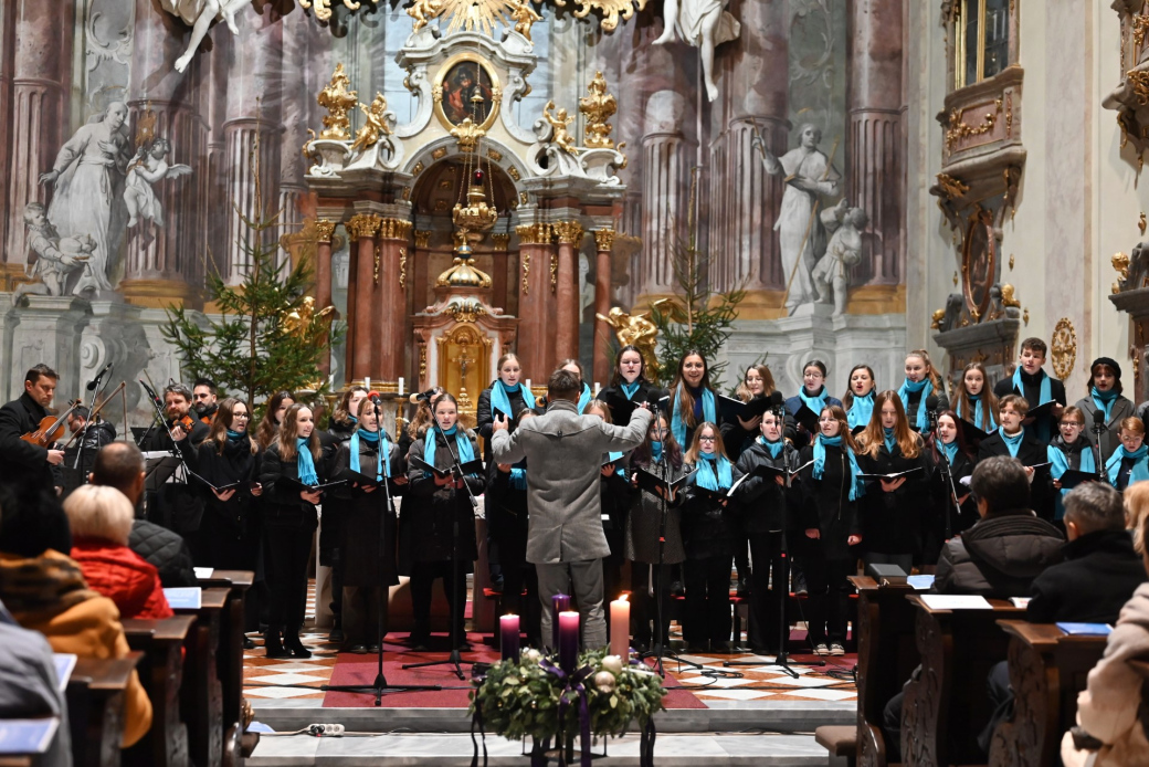 Adventní benefiční koncert UH nemocnice navodil krásnou předvánoční atmosféru