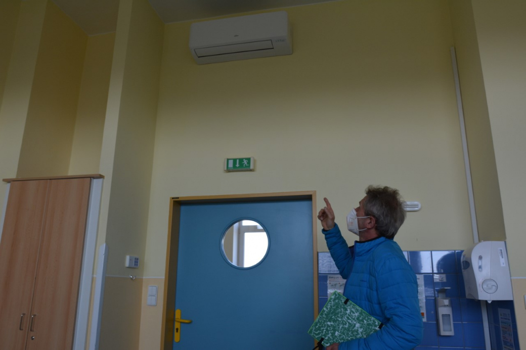 Oddělení ošetřovatelské péče v Uherskohradišťské nemocnici má novou klimatizaci