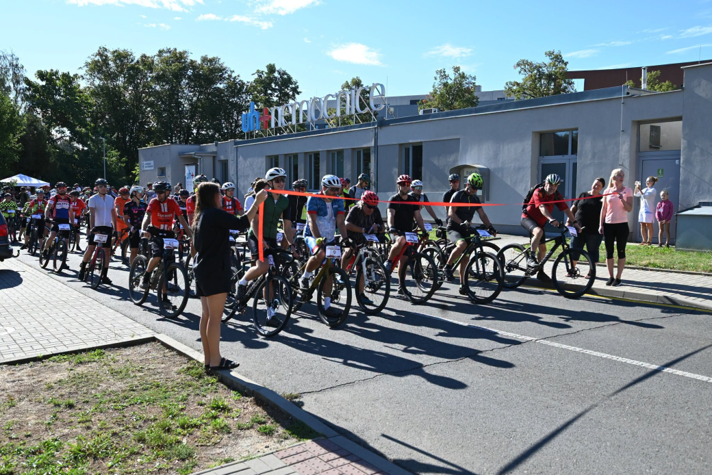 Na krev vyrazilo téměř 200 cyklistů. Cykloden podpořil dárcovství krve