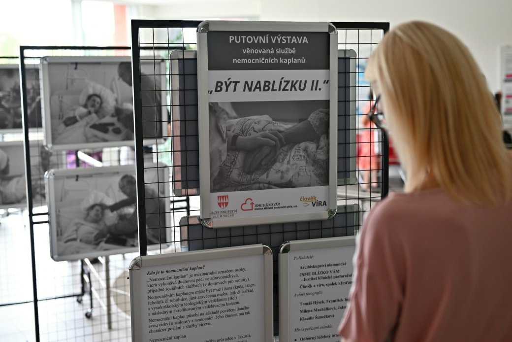 Být nablízku. Výstava v UH nemocnici představí práci nemocničních kaplanů