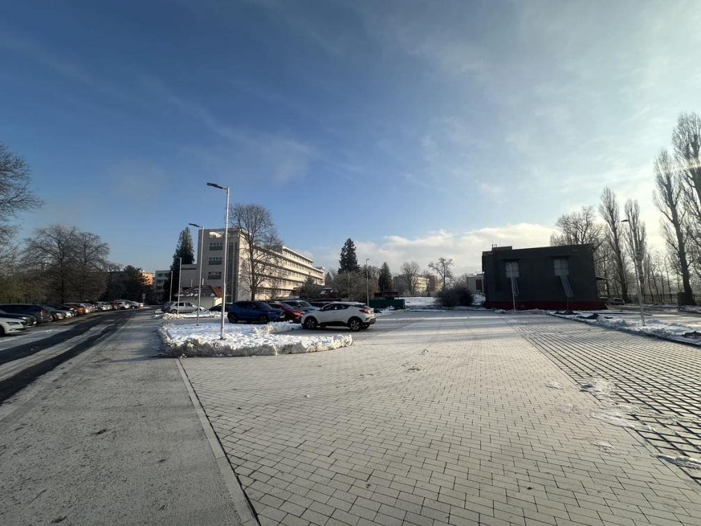 Rekonstrukce parkoviště za infekčním pavilonem úspěšně dokončena