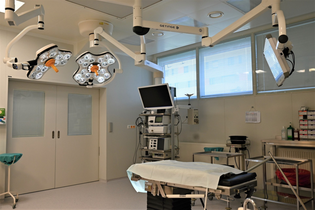 Nová operační světla přinášejí na porodnicko gynekologickém oddělení UH nemocnice lepší podmínky pro práci