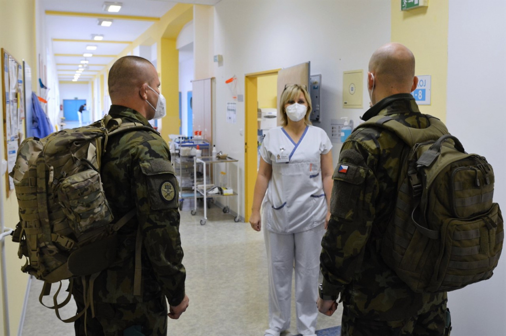 Do Uherskohradišťské nemocnice přijeli pomáhat vojáci