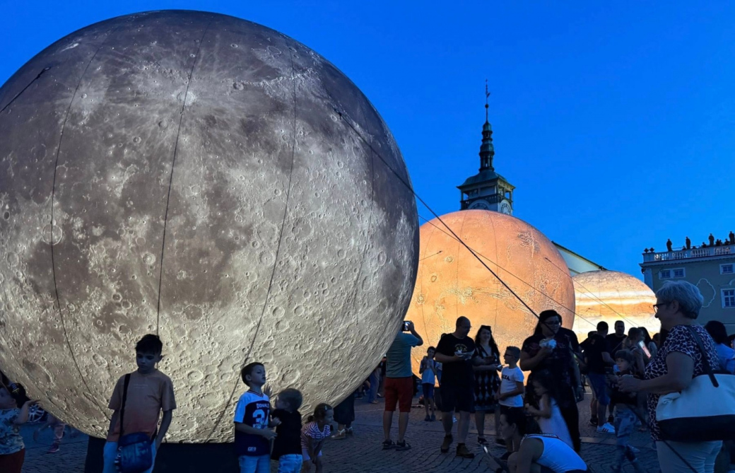 Sobotní program Zlínské Zoo: Obří modely planet a pozorování Slunce