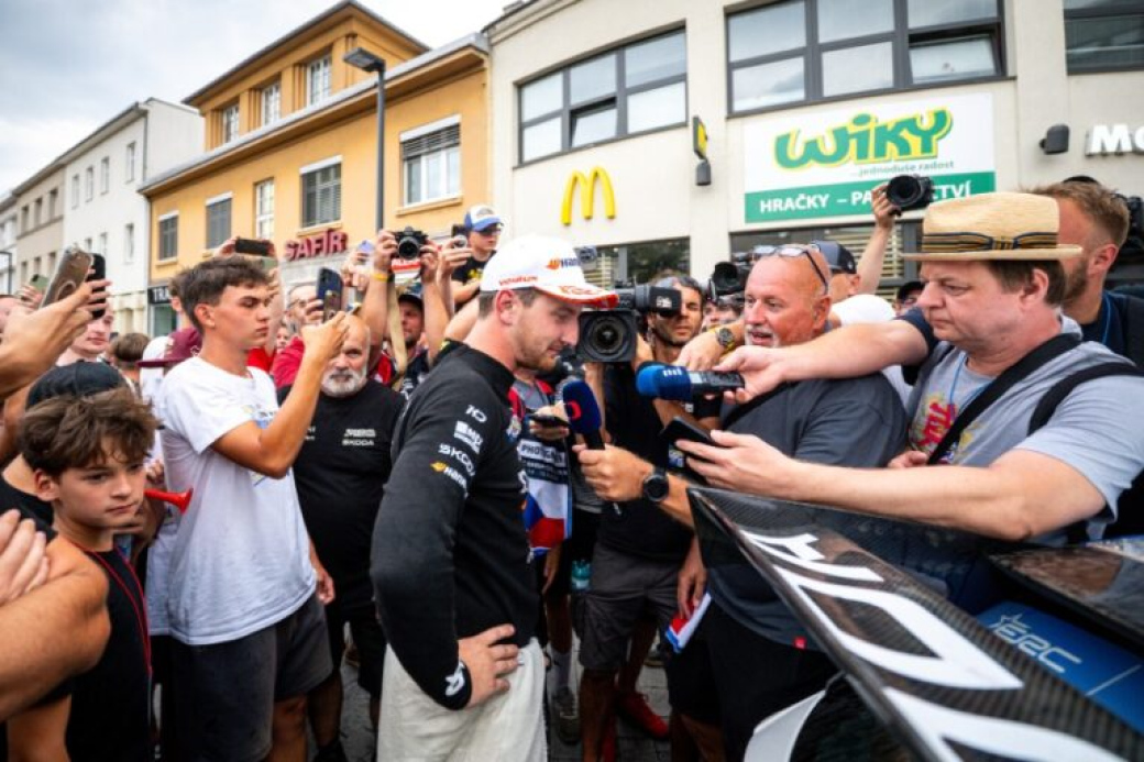 Byl to nejlepší závod v životě, rezervuji hospodu na celý týden, říká vítěz Barum rally Adam Březík