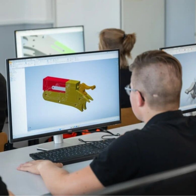 Zlínský kraj chce navázat partnerství s resortem obrany na podporu unikátních technických oborů v Uherském Brodě