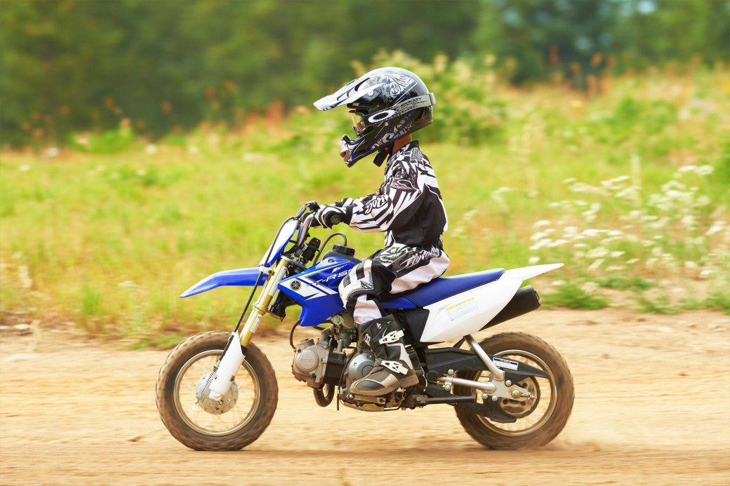 Nezletilý motorkář se projížděl městem na neregistrovaném motocyklu
