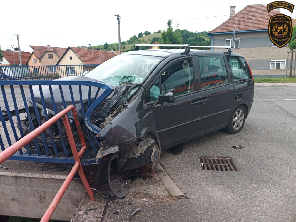 Dvě nehody si vyžádaly několik zraněných