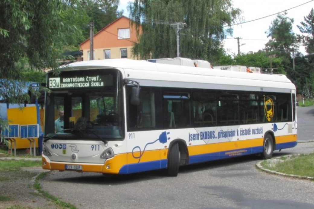 V ulicích Zlína a Otrokovic jezdí první elektrobus