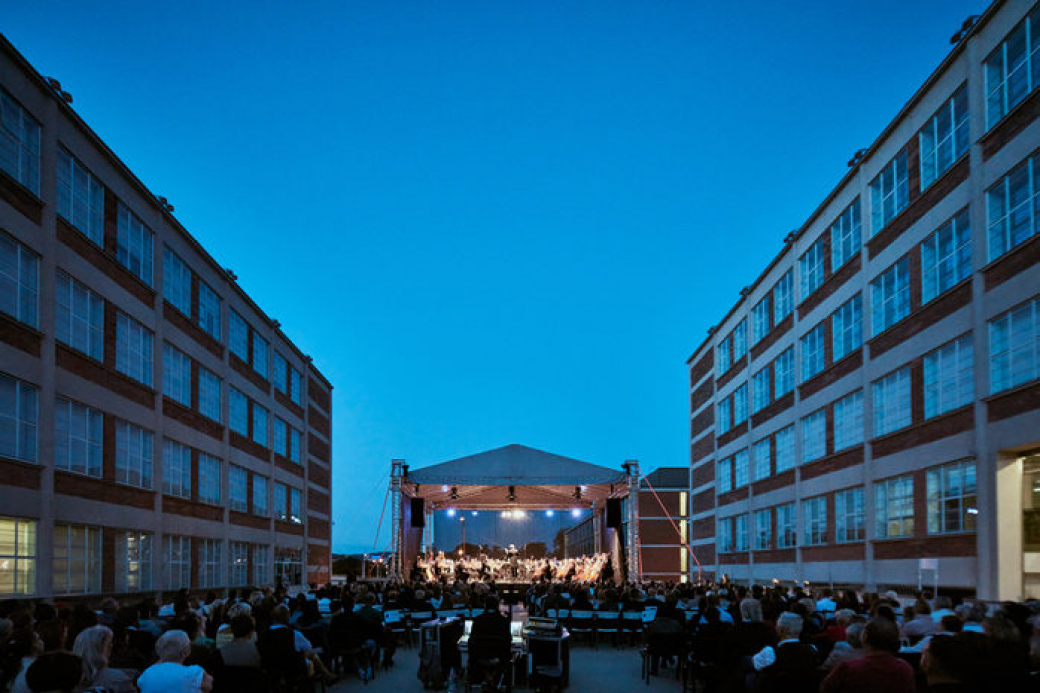 Filharmonie Bohuslava Martinů zahraje pod širým nebem