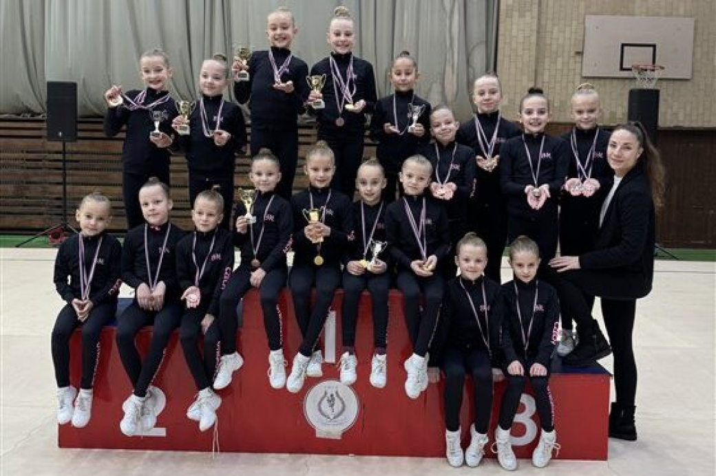 Gymaerobičky z Otrokovic zářily v Praze: z Poháru federací vezou 10 medailí a ovládly celou sezonu