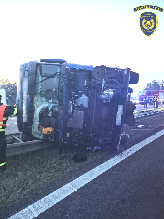 Vážná nehoda u Bezměrova zcela uzavřela dálnici D1 směrem na Prahu 