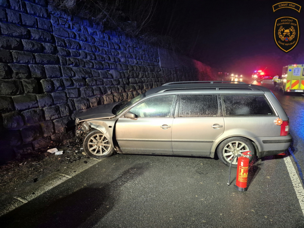 Sobota opět ve znamení zledovatělých silnic