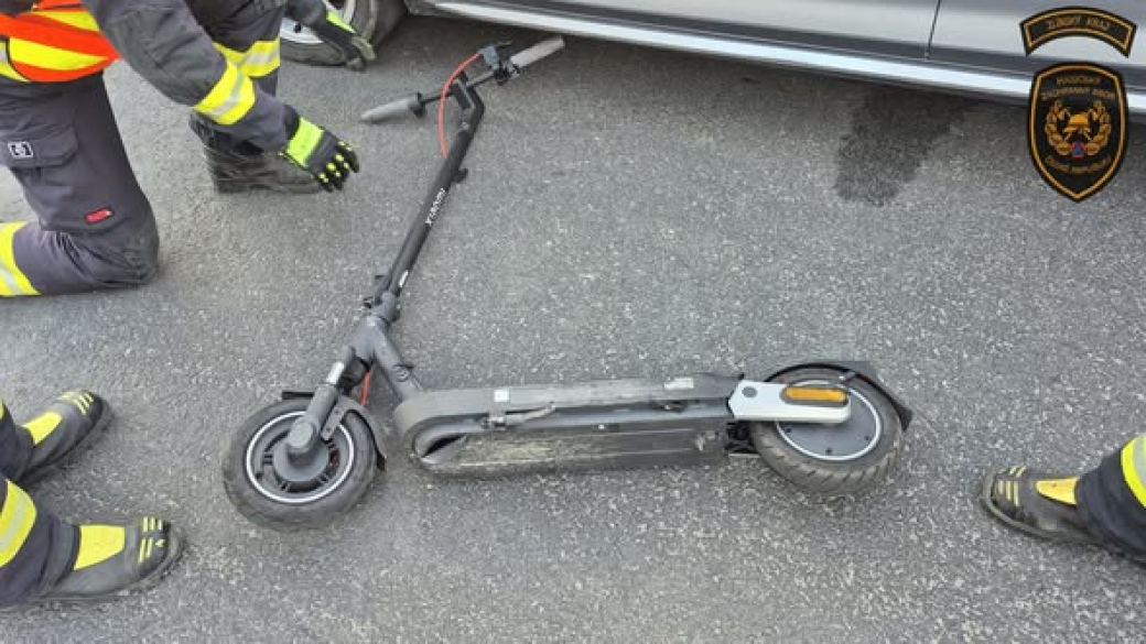 Náročný páteční večer hasičů. Čtyři zásahy u nehod, jeden skončil tragédií