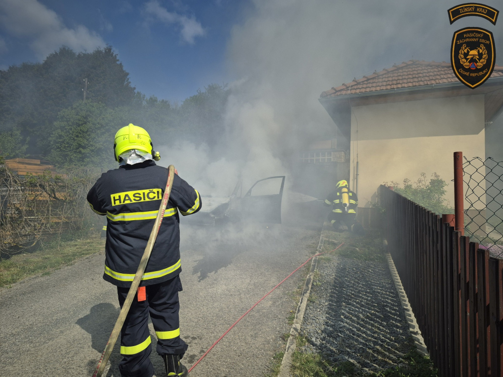 Rychlý zásah hasičů v Senince uchránil obecní vodárnu před plameny