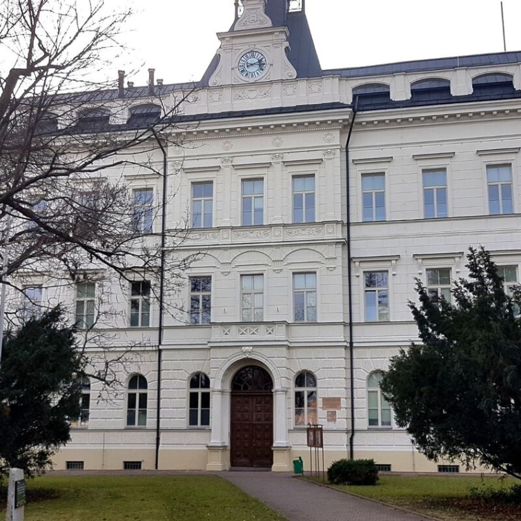 Hejtmanství investuje do svých škol: čekají je opravy toalet, výměny stupaček, nová střecha i úsporné kotle