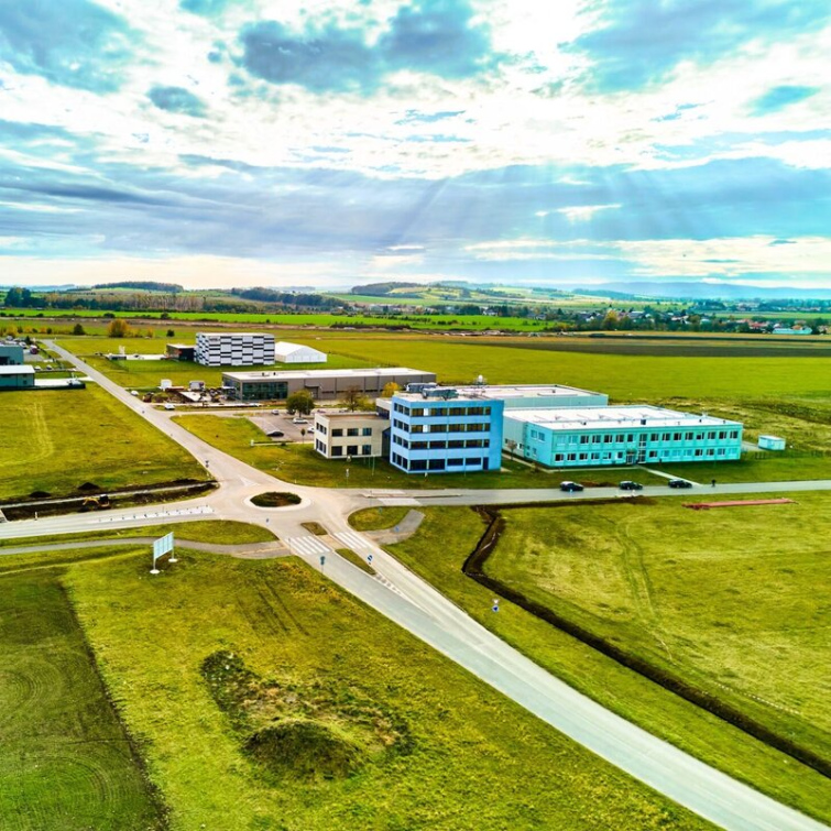 Do holešovské průmyslové zóny míří další investor
