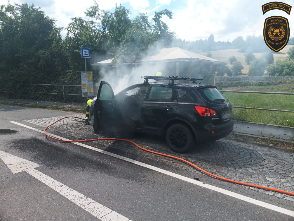 Další motorové vozidlo v plamenech