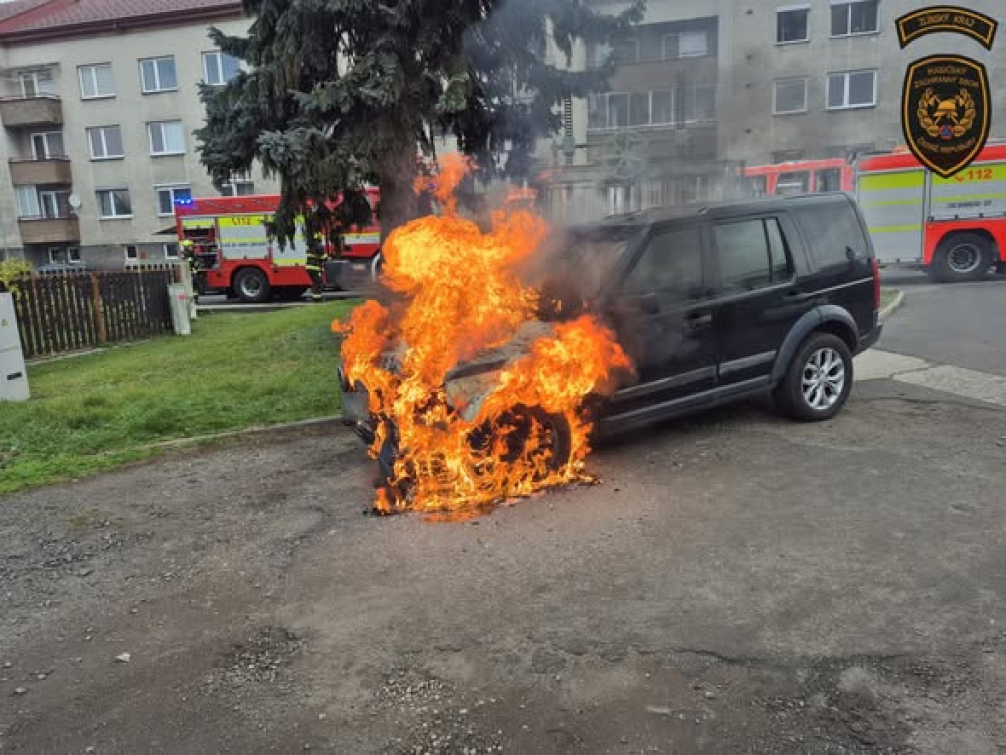 V Napajedlech vzplálo osobní vozidlo