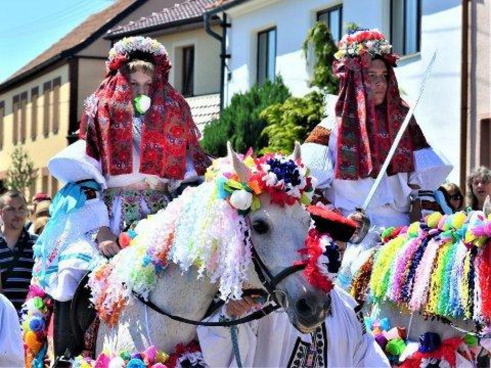 Kam za kulturou v kraji: Poslední květnový týden zpestří folklór i rytířská klání