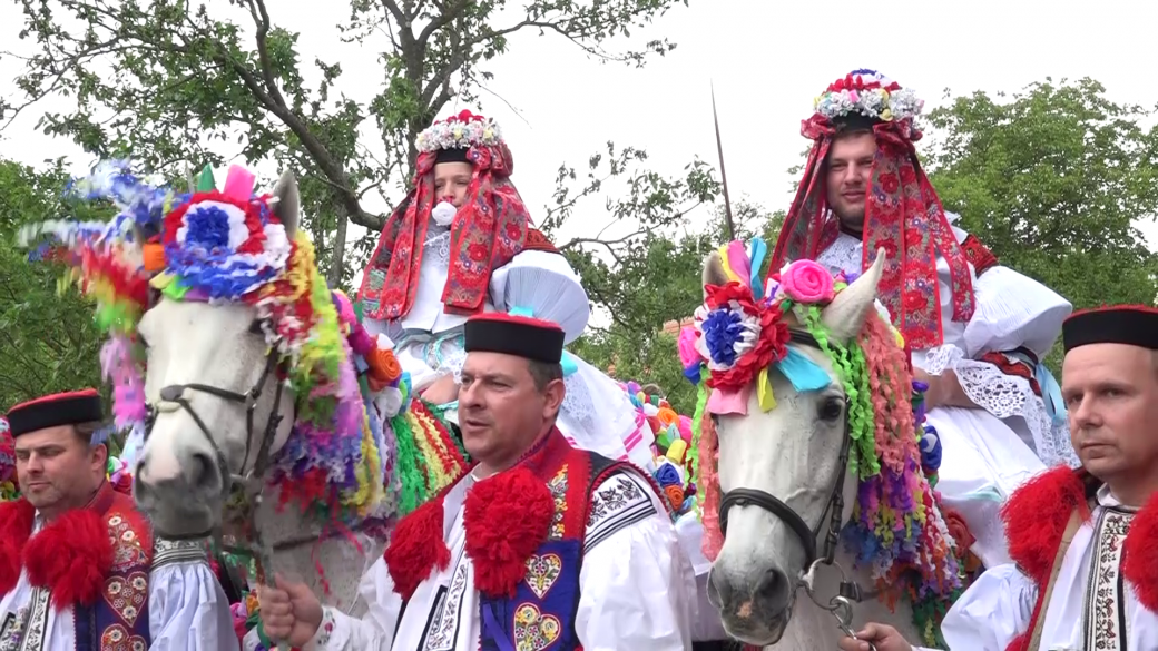 Hýlom, hýlom! Ulicemi Vlčnova projela tradiční Jízda králů