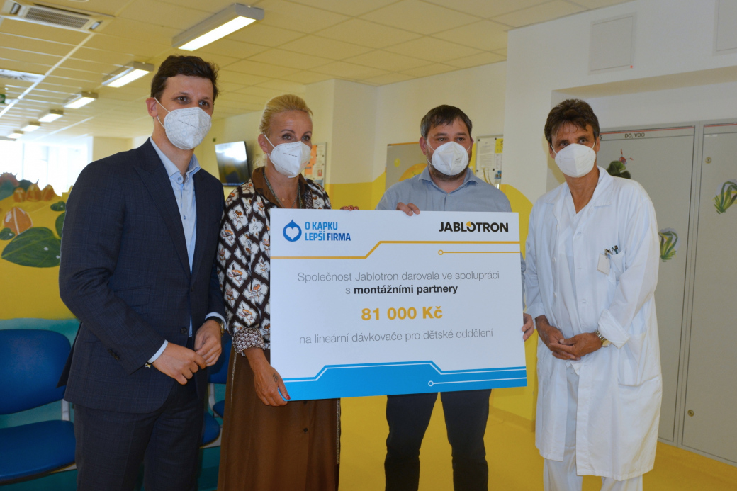 Kapka naděje předala dětskému oddělení Uherskohradišťské nemocnice vybavení za téměř jeden milion korun