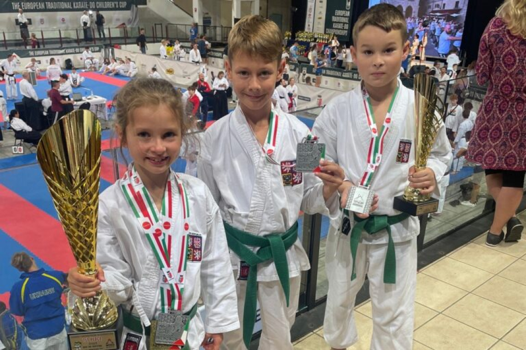 Mimořádný úspěch zlínského karate! Akademie karate Zlín získala na ME pět medailí, z toho jedno zlato