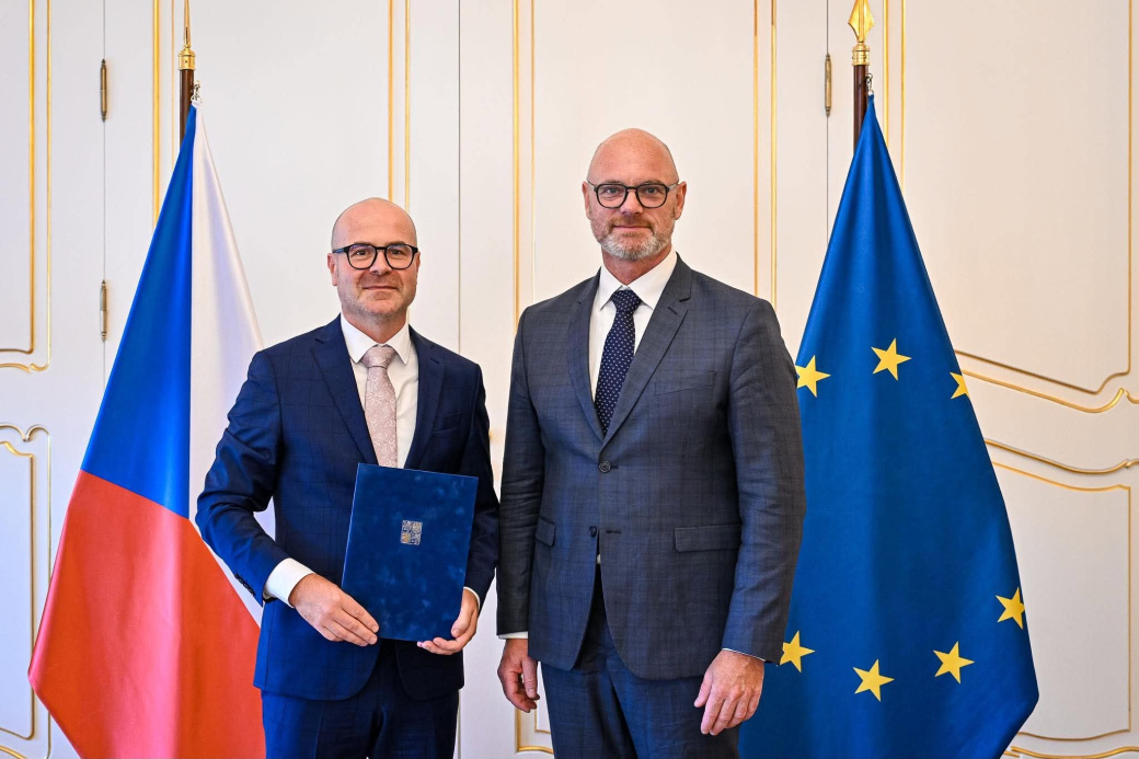 Ředitel zlínské gastroškoly Petr Úředníček převzal medaili MŠMT. Pogratuloval mu i kraj