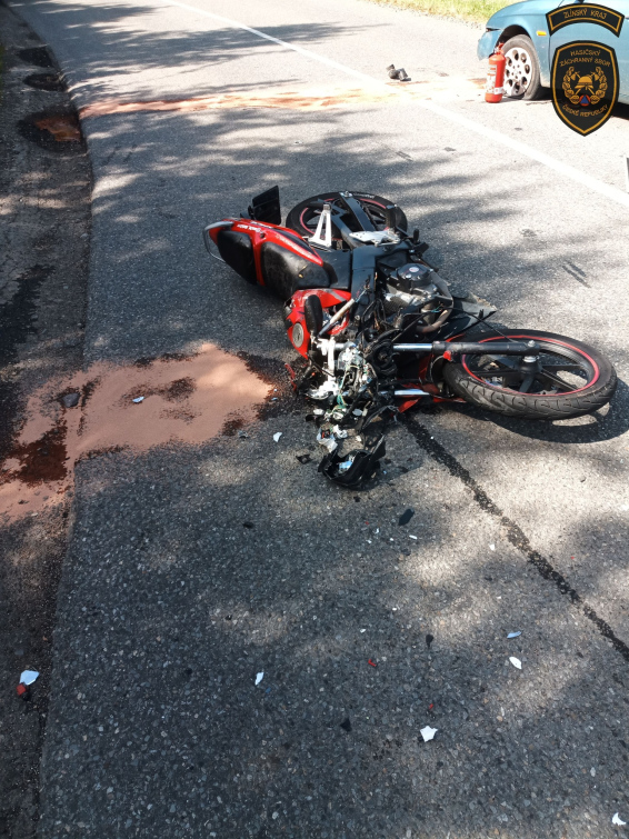 Řidička motocyklu utrpěla při srážce s autem zranění
