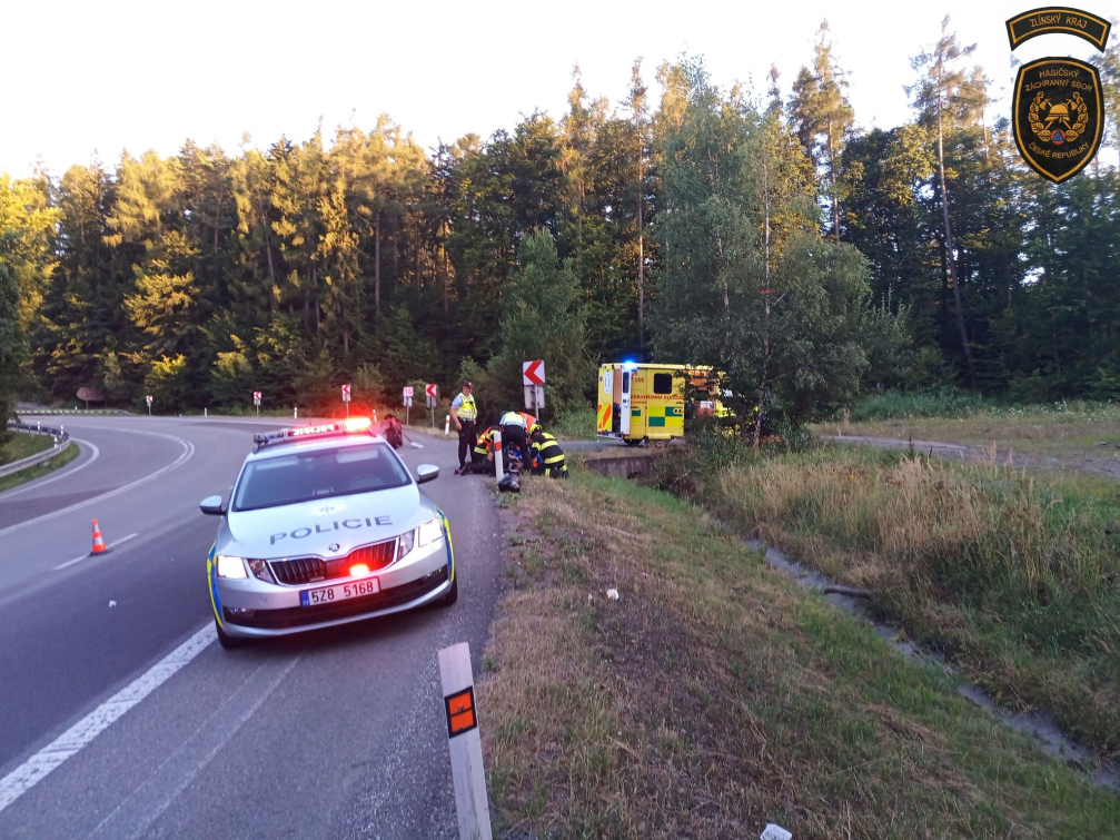 Podnapilý motorkář, těžce zraněný cyklista i nehoda vláčku v ZOO