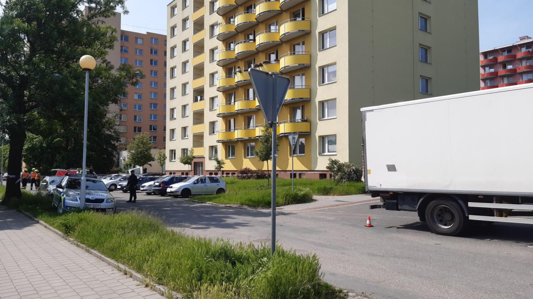 Chodkyně střet s nákladním automobilem nepřežila. Policie hledá svědky