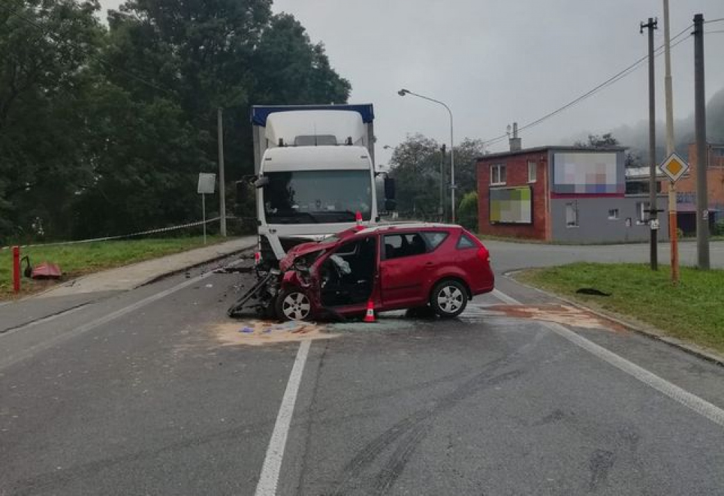 Našel smrt pod koly nákladního automobilu