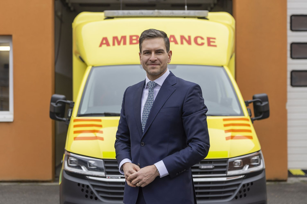 Nový ředitel Zdravotnické záchranné služby Zlínského kraje staví na lidech. „Spokojený záchranář znamená lepší péči pro občany kraje,“ říká Jan Šebek Cholewa