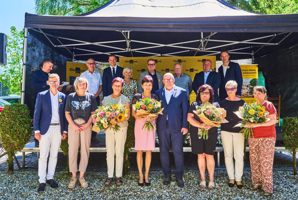 Pěstouni dávají dětem bezpečí a domov. Zlínský kraj je za to tradičně ocenil