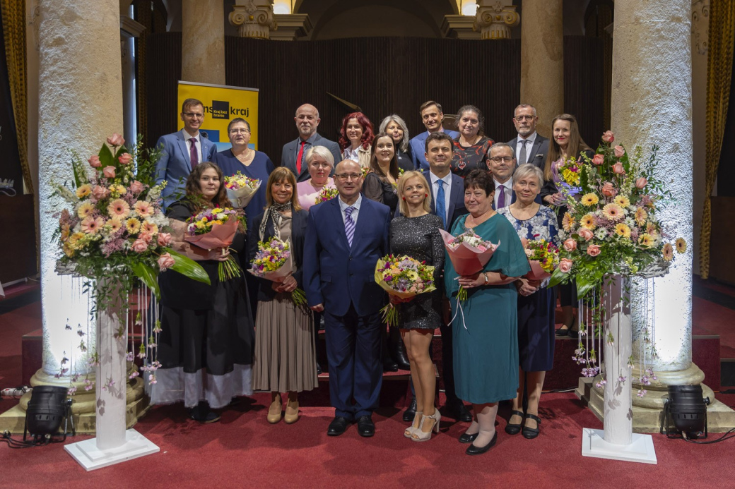 Kraj ocenil 14 pracovníků ve školství za vzdělávání mladé generace