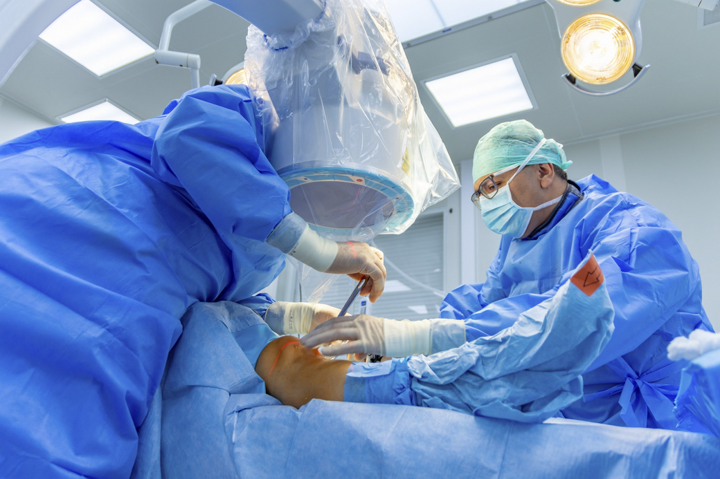 Kroměřížská ortopedie je prvním školicím centrem u nás pro specializované operace kolene