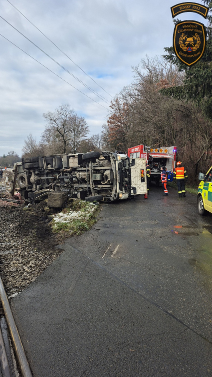 Náklaďák se u Vizovic střetl s osobním vlakem