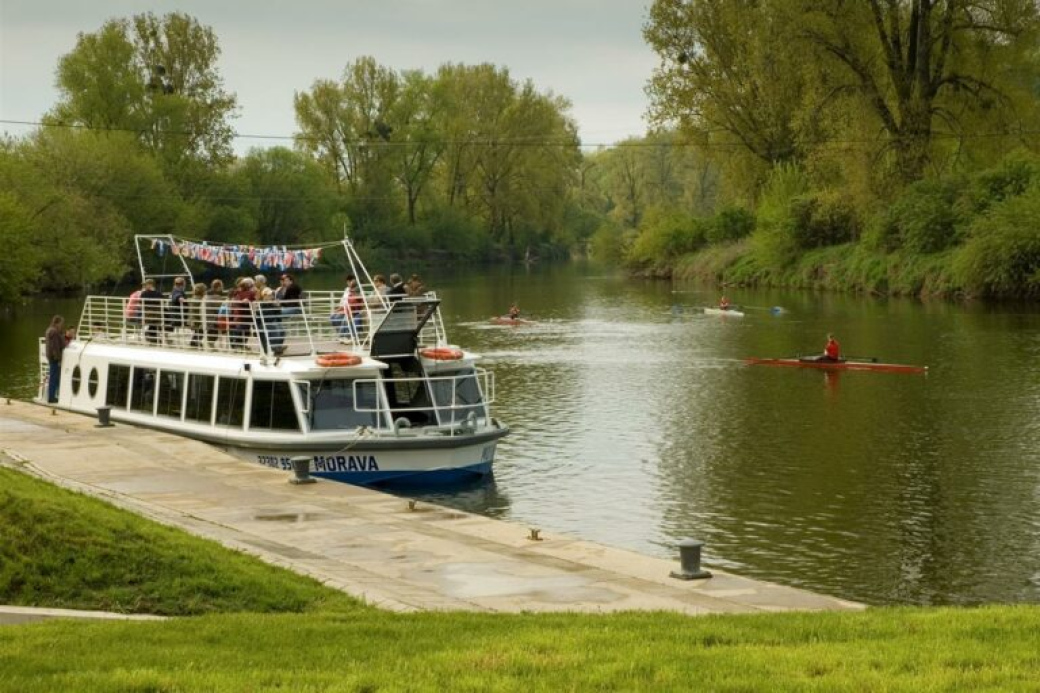 Otrokovické přístaviště se mění před očima. Kdy se otevře turistům?