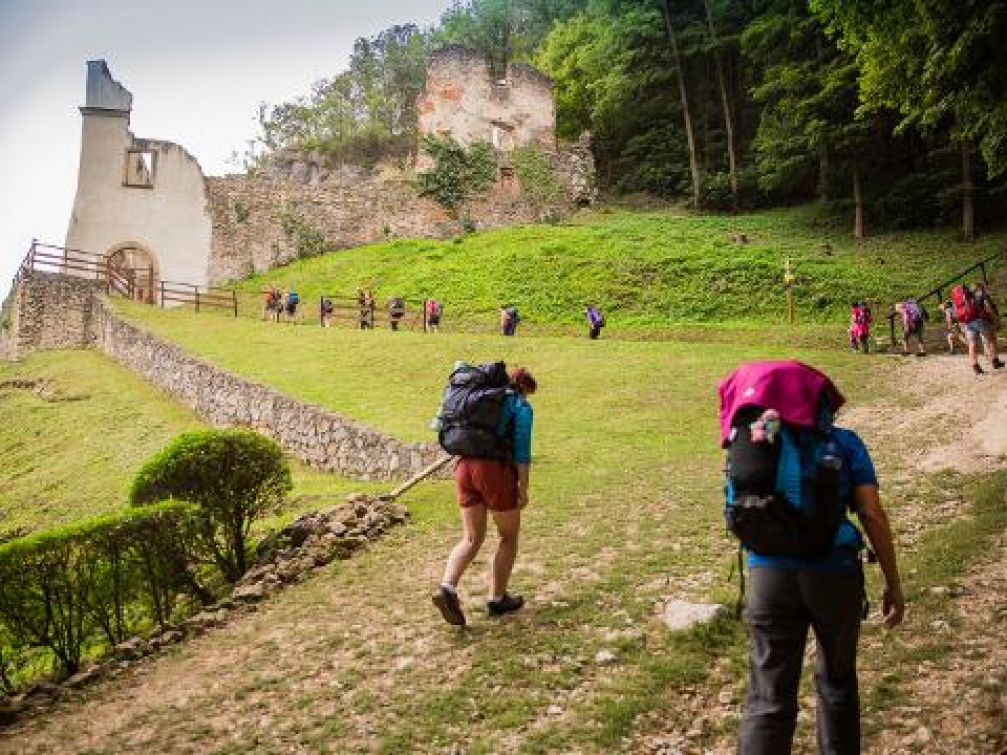 Poutníci pokřtili novou česko-slovenskou poutní trasu ze Skalky nad Váhom do Velehradu