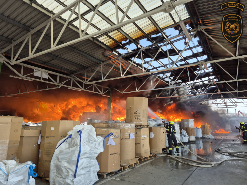 Požár v průmyslovém areálu v Otrokovicích