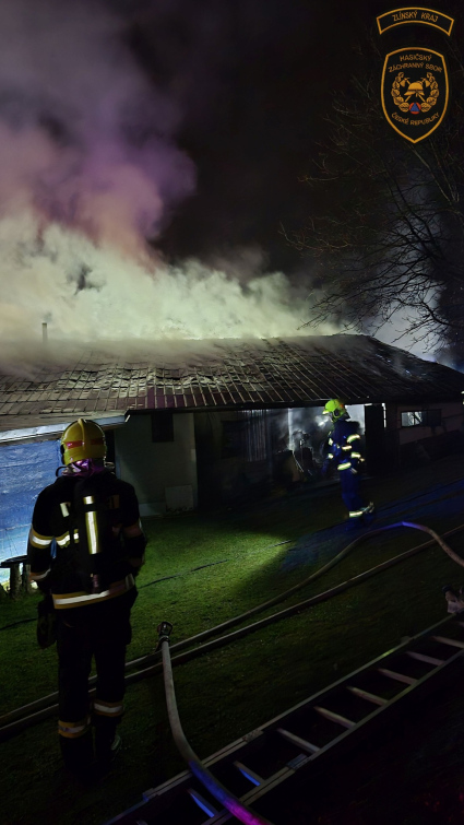 V Rackové hořela hospodářská budova i dům