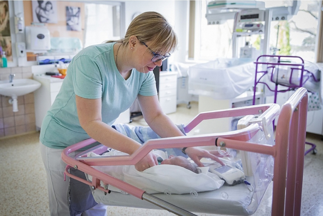 Nemocnice Zlínského kraje opět povolují přítomnost otce u porodu podle stanovených pravidel