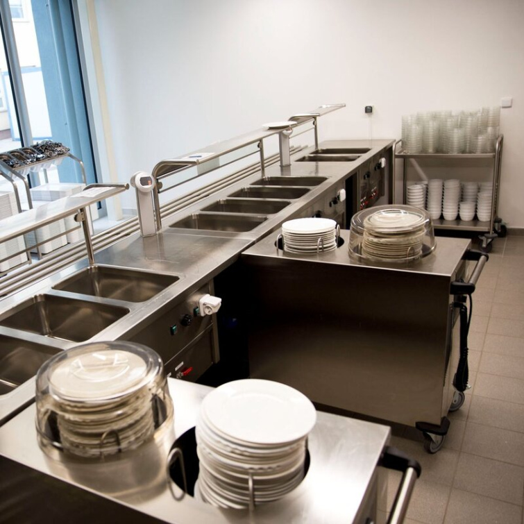 Rada schválila další investice na školách: modernizaci školní kuchyně i opravu výměníkové stanice