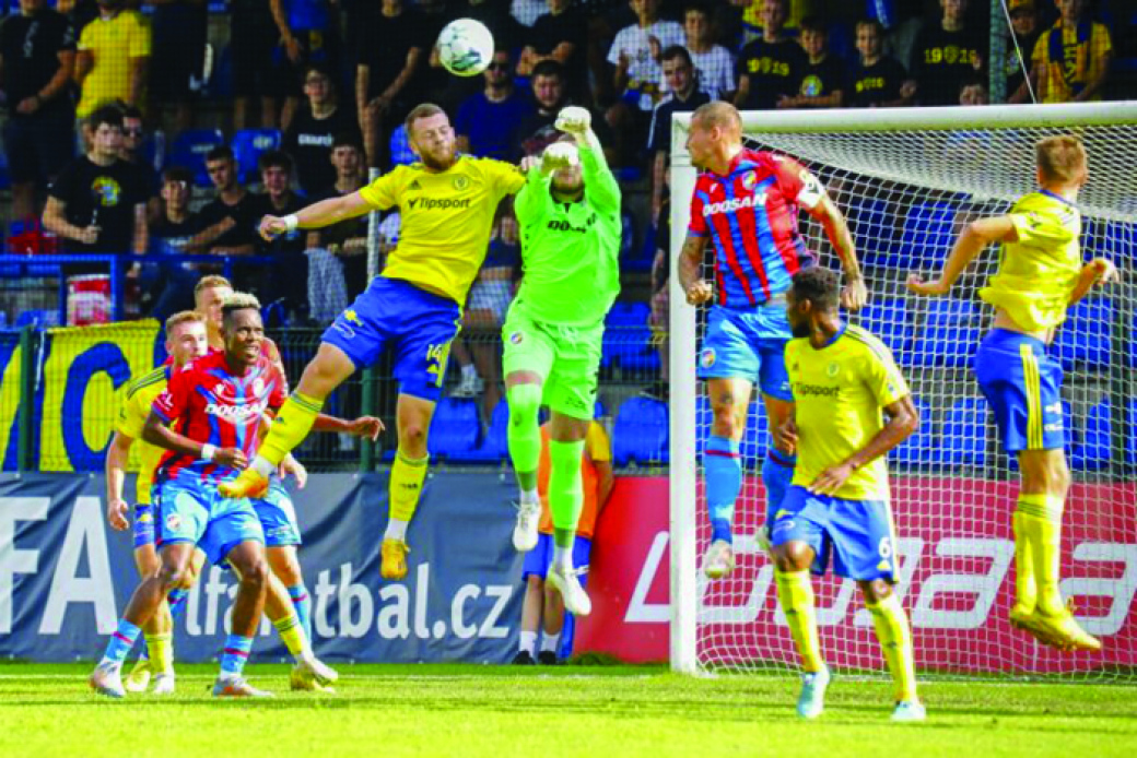 Rivalové schytali příděl. Zlín prohrál s Plzní 1:7, Slovácko se Spartou 0:5