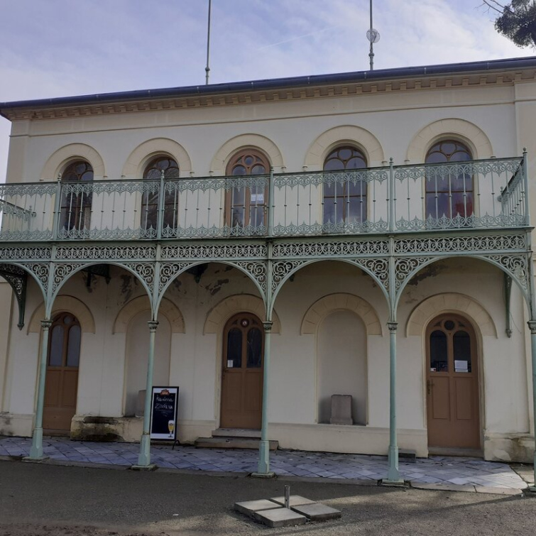 Kraj hodlá přispět na obnovu Rybářského pavilonu a voliéry u Pavího dvora v Podzámecké zahradě v Kroměříži