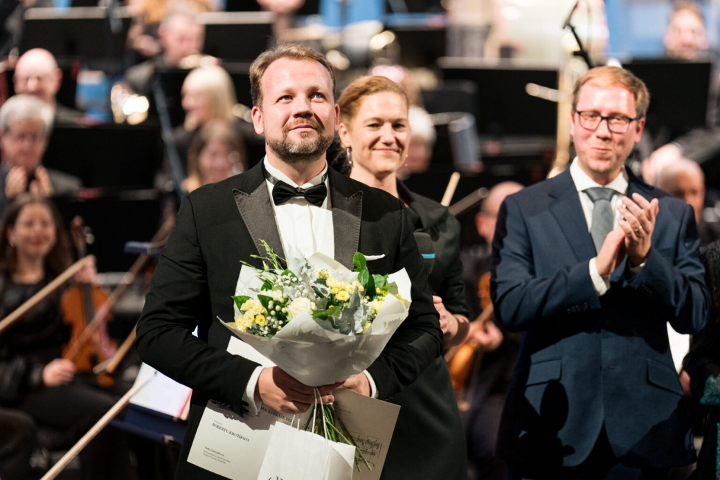 Šéfdirigent zlínské filharmonie Robert Kružík získal prestižní Cenu sira Charlese Mackerrase